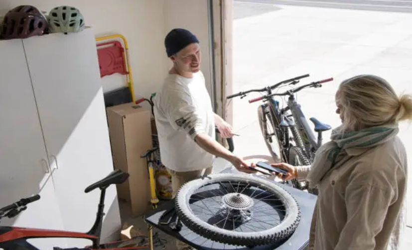 Navigating the Road to Your E-Bike: Factors for Choosing a Mobile E-Bike Store